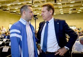 Hertha-Präsident Kay Bernstein (l) und Torsten-Jörn Klein. Klein ist wieder Aufsichtsratschef bei Hertha BSC. Hertha-Präsident Kay Bernstein (l) und Torsten-Jörn Klein. Klein ist wieder Aufsichtsratschef bei Hertha BSC.