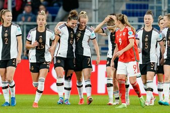 Die DFB-Frauen setzten sich mit 5:1 gegen Wales durch. Die DFB-Frauen setzten sich mit 5:1 gegen Wales durch.