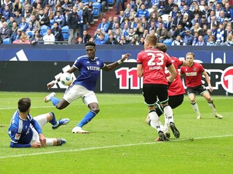 Schalke landet Befreiungsschlag bei Geraerts-Heimdebüt Schalke landet Befreiungsschlag bei Geraerts-Heimdebüt