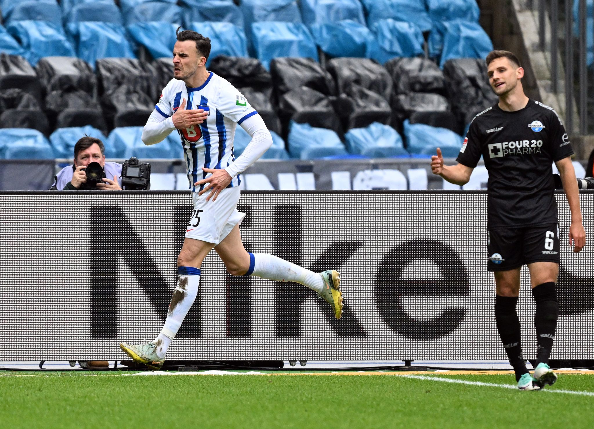 Haris Tabakovic (l)war Herthas Matchwinner gegen Paderborn.