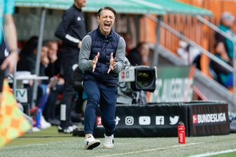 Wolfsburgs Trainer Niko Kovac ärgerte sich nach der Partie in Augsburg über die ausgebliebene Rote Karte gegen Mads Pedersen. Wolfsburgs Trainer Niko Kovac ärgerte sich nach der Partie in Augsburg über die ausgebliebene Rote Karte gegen Mads Pedersen.