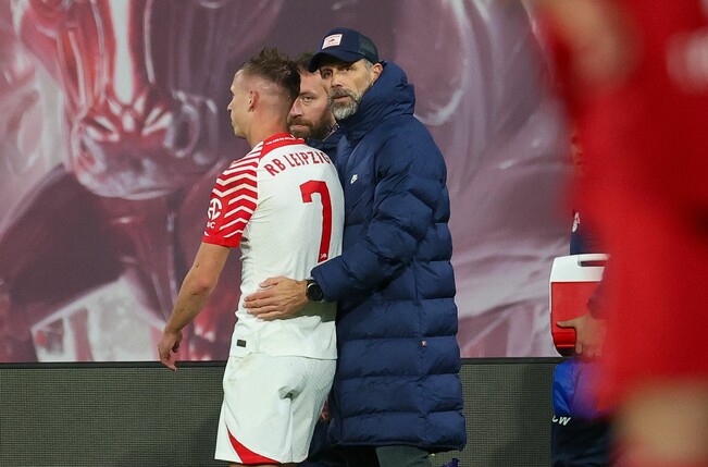 Kurz nachdem er reinkam, musste Dani Olmo (l) gegen Köln wieder ausgewechselt werden.