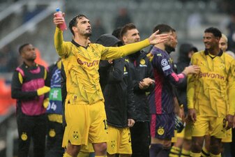 Beim 3:3 am Sonntag in Frankfurt war Mats Hummels sauer wegen eines Handelfmeters gegen sein Team. Beim 3:3 am Sonntag in Frankfurt war Mats Hummels sauer wegen eines Handelfmeters gegen sein Team.