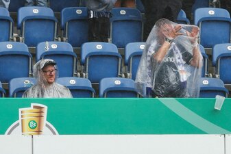 Saarbrückens Ludwigsparkstadion ist durch die Regenfälle derzeit nicht bespielbar. Saarbrückens Ludwigsparkstadion ist durch die Regenfälle derzeit nicht bespielbar.
