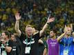 Horst Hrubesch erhält den Ehrenpreis der Bundesliga (Quelle: SID-IMAGES/AFP)
<br>© 2016 SID
