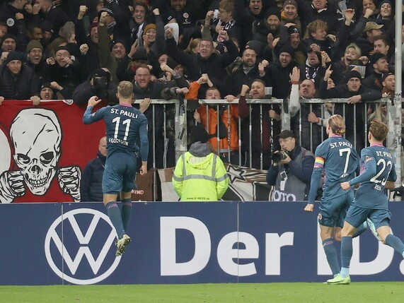 Pokal-Party auf dem Kiez: St. Pauli besiegt Schalke nach Verlängerung
