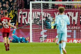 FC-Keeper Marvin Schwäbe konnte das Kölner Aus in Kaiserslautern nicht verhindern. FC-Keeper Marvin Schwäbe konnte das Kölner Aus in Kaiserslautern nicht verhindern.