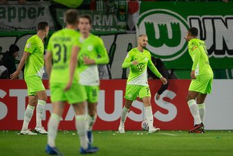 Der VfL Wolfsburg schmiss Pokalverteidiger RB Leipzig aus dem Wettbewerb. Der VfL Wolfsburg schmiss Pokalverteidiger RB Leipzig aus dem Wettbewerb.