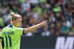 Ob Wolfsburg-Stürmerin Alexandra Popp gegen die Bayern spielen kann, ist noch unklar.