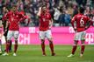 Spielten beim FC Bayern zusammen: Thomas Müller (l) und Xabi Alonso (M).