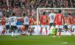 Omar Marmoush brachte Frankfurt bei Union in Führung.