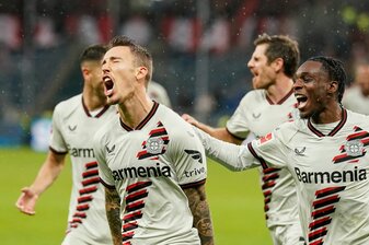 Bayer Leverkusen festigte mit dem Sieg bei 1899 Hoffenheim Platz eins. Bayer Leverkusen festigte mit dem Sieg bei 1899 Hoffenheim Platz eins.