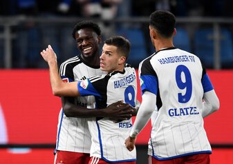 Der Hamburger SV bleibt durch den Sieg gegen Magdeburg an St. Pauli dran. Der Hamburger SV bleibt durch den Sieg gegen Magdeburg an St. Pauli dran.