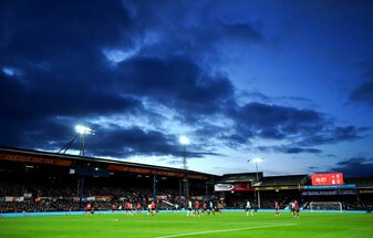 Die Premier League verurteilte die Schmäh-Gesänge beim Spiel von Luton Town gegen den FC Liverpool. Die Premier League verurteilte die Schmäh-Gesänge beim Spiel von Luton Town gegen den FC Liverpool.