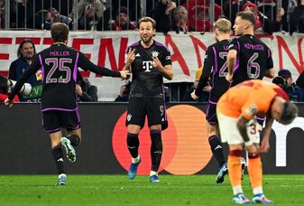 Torjäger Harry Kane (2.v.l) war Bayerns Matchwinner beim Sieg gegen Galatasaray Istanbul. Torjäger Harry Kane (2.v.l) war Bayerns Matchwinner beim Sieg gegen Galatasaray Istanbul.