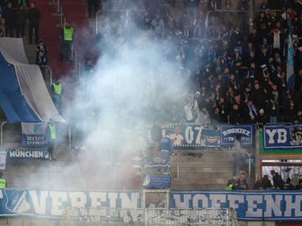 Augsburg gegen Hoffenheim unterbrochen Augsburg gegen Hoffenheim unterbrochen