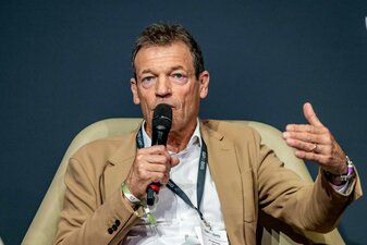 Marketingvorstand Andreas Jung wird den FC Bayern am Saisonende verlassen. Marketingvorstand Andreas Jung wird den FC Bayern am Saisonende verlassen.