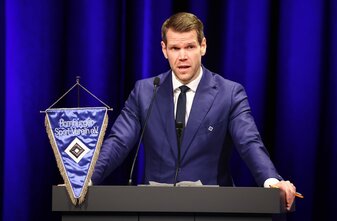 HSV-Finanzvorstand Eric Huwer kann eine erfreuliche Bilanz für das Geschäftsjahr 2022/23 vorlegen. HSV-Finanzvorstand Eric Huwer kann eine erfreuliche Bilanz für das Geschäftsjahr 2022/23 vorlegen.