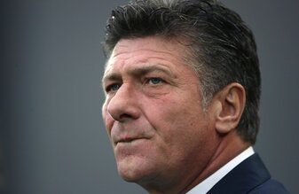 Walter Mazzarri hatte Neapel bereits zwischen 2009 und 2013 trainiert. Walter Mazzarri hatte Neapel bereits zwischen 2009 und 2013 trainiert.