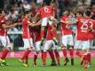 Die Mannschaft des FC Bayern München jubelt nach dem 1:0 in der 1. Halbzeit. Foto: Peter Kneffel
