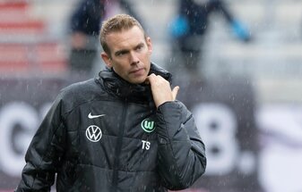 Siegte mit Wolfsburgs Frauen gegen Duisburg: Trainer Tommy Stroot. Siegte mit Wolfsburgs Frauen gegen Duisburg: Trainer Tommy Stroot.