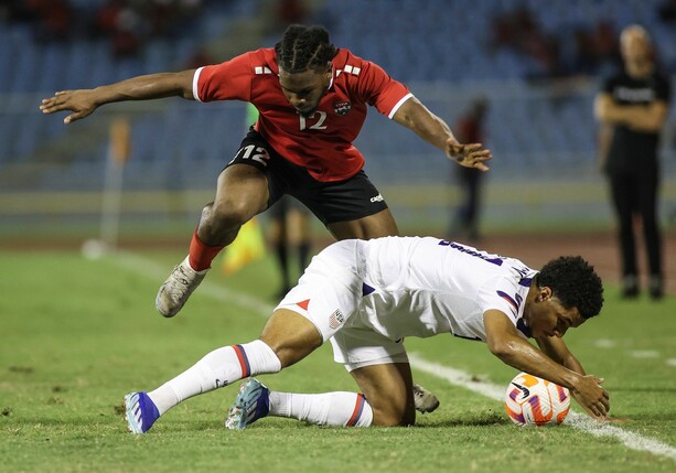 Malik Tillman (unten) unterlag mit den USA Daniel Phillips und Trinidad und Tobago.