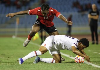 Malik Tillman (unten) unterlag mit den USA Daniel Phillips und Trinidad und Tobago. Malik Tillman (unten) unterlag mit den USA Daniel Phillips und Trinidad und Tobago.