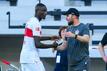 Stuttgarts Topstürmer Serhou Guirassy (l) und Trainer Sebastian Hoeneß.