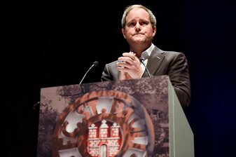 Pauli-Präsident Oke Göttlich kündigte die Gründung einer Genossenschaft an. Pauli-Präsident Oke Göttlich kündigte die Gründung einer Genossenschaft an.