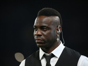 Balotelli bei schwerem Autounfall in Italien unverletzt Balotelli bei schwerem Autounfall in Italien unverletzt