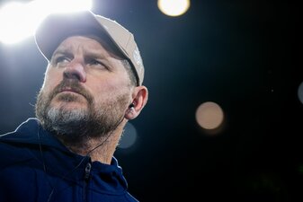Kölns Trainer Steffen Baumgart setzte erstmals auf die Dreierkette. Kölns Trainer Steffen Baumgart setzte erstmals auf die Dreierkette.