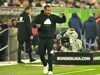 Schalke verliert wildes Spiel in Düsseldorf Schalke verliert wildes Spiel in Düsseldorf