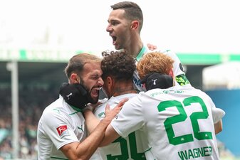 Die SpVgg Greuther Fürth setzte sich auf heimischem Rasen gegen den SV Wehen Wiesbaden durch. Die SpVgg Greuther Fürth setzte sich auf heimischem Rasen gegen den SV Wehen Wiesbaden durch.