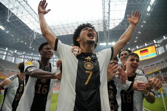 Die deutschen U17-Fußballer um Paris Brunner (M.) stehen im WM-Finale. Die deutschen U17-Fußballer um Paris Brunner (M.) stehen im WM-Finale.
