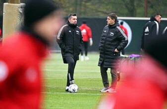 Unions neuer Trainer Nenad Bjelica (l) muss mit seinem Team nach Portugal reisen. Unions neuer Trainer Nenad Bjelica (l) muss mit seinem Team nach Portugal reisen.