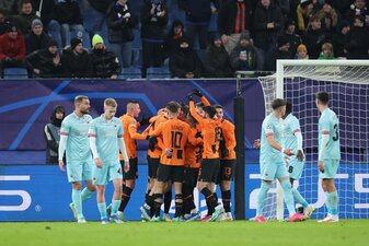 Die Spieler von Donezk jubeln nach dem Siegtor zum 1:0. Die Spieler von Donezk jubeln nach dem Siegtor zum 1:0.