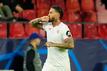 Sevilla-Verteidiger Sergio Ramos jubelt über seinen Treffer - es ist das 10.000. in der Champions-League-Historie.