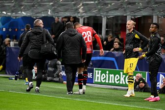Mailands Malick Thiaw musste gegen Dortmund verletzt vom Feld. Nun ist klar: Er wird länger fehlen. Mailands Malick Thiaw musste gegen Dortmund verletzt vom Feld. Nun ist klar: Er wird länger fehlen.