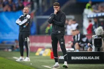 Treffen im Hamburger Stadtderby aufeinander; Pauli-Coach Fabian Hürzeler (r) und HSV-Trainer Tim Walter. Treffen im Hamburger Stadtderby aufeinander; Pauli-Coach Fabian Hürzeler (r) und HSV-Trainer Tim Walter.