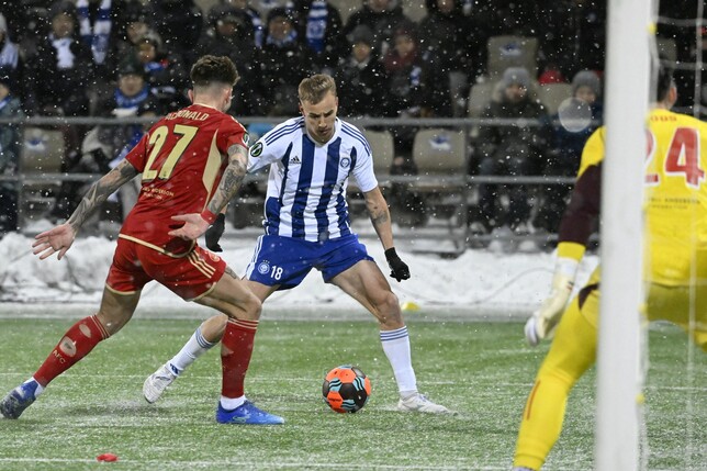 Das Spiel zwischen HJK Helsinki und dem FC Aberdeen wurde gleich zweimal unterbrochen.