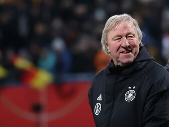 Hrubesch schwärmt: Mannschaft "fasziniert mich immer wieder" Hrubesch schwärmt: Mannschaft "fasziniert mich immer wieder"