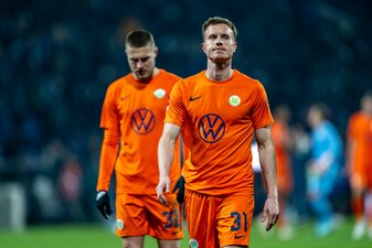 Fand deutliche Worte nach der Niederlage beim VfL Bochum: Wolfsburgs Yannick Gerhardt (r) mit Mattias Svanberg. Fand deutliche Worte nach der Niederlage beim VfL Bochum: Wolfsburgs Yannick Gerhardt (r) mit Mattias Svanberg.