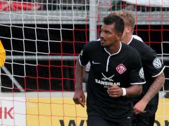 Royal-Dominique Fennell verlässt die Kickers. Foto: Daniel Karmann
<br>dpa-infocom GmbH Royal-Dominique Fennell verlässt die Kickers. Foto: Daniel Karmann
<br>dpa-infocom GmbH