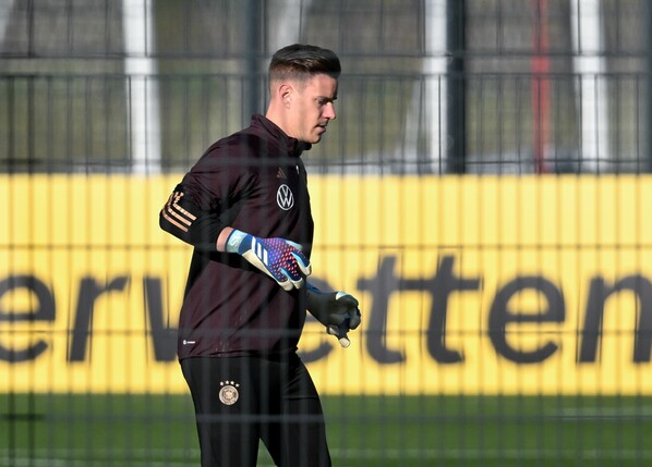 Torwart Marc-André ter Stegen leidet an Rückenproblemen.