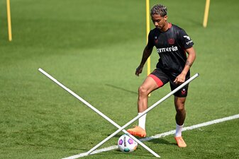 Bayer Leverkusen muss länger auf Arthur verzichten. Bayer Leverkusen muss länger auf Arthur verzichten.