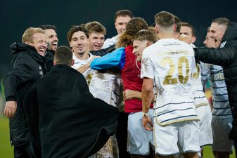 Saarbrücken hat nach den Bayern auch die Eintracht aus dem Pokal geworfen. Saarbrücken hat nach den Bayern auch die Eintracht aus dem Pokal geworfen.