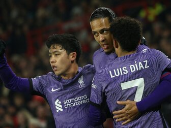 Liverpool bleibt Arsenal auf den Fersen - Groß trifft Liverpool bleibt Arsenal auf den Fersen - Groß trifft