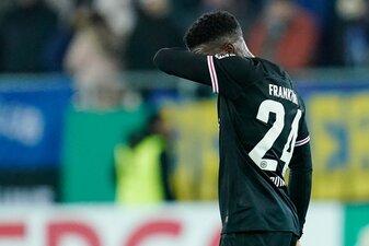 Frankfurts Aurelio Buta ist nach dem Pokal-Aus tief enttäuscht. Frankfurts Aurelio Buta ist nach dem Pokal-Aus tief enttäuscht.
