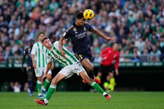 Trotz des Tores von Jude Bellingham (r) hat Real Madrid einen Rückschlag hinnehmen müssen. Trotz des Tores von Jude Bellingham (r) hat Real Madrid einen Rückschlag hinnehmen müssen.