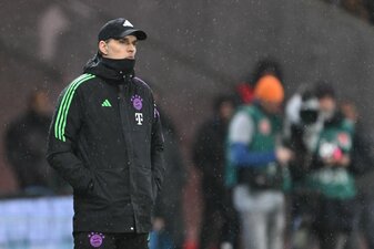 Bayern-Trainer Thomas Tuchel musste mit seinem Team eine herbe 1:5-Niederlage in Frankfurt einstecken. Bayern-Trainer Thomas Tuchel musste mit seinem Team eine herbe 1:5-Niederlage in Frankfurt einstecken.